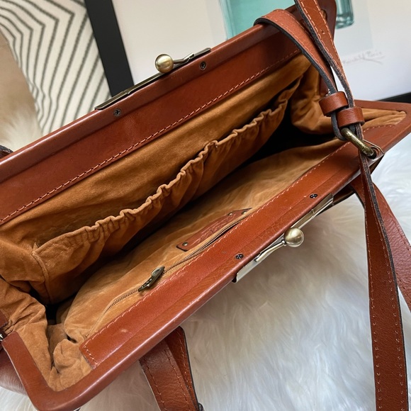 Patricia Nash Large Italian  Leather Kisslock Bag - Picture 10 of 11